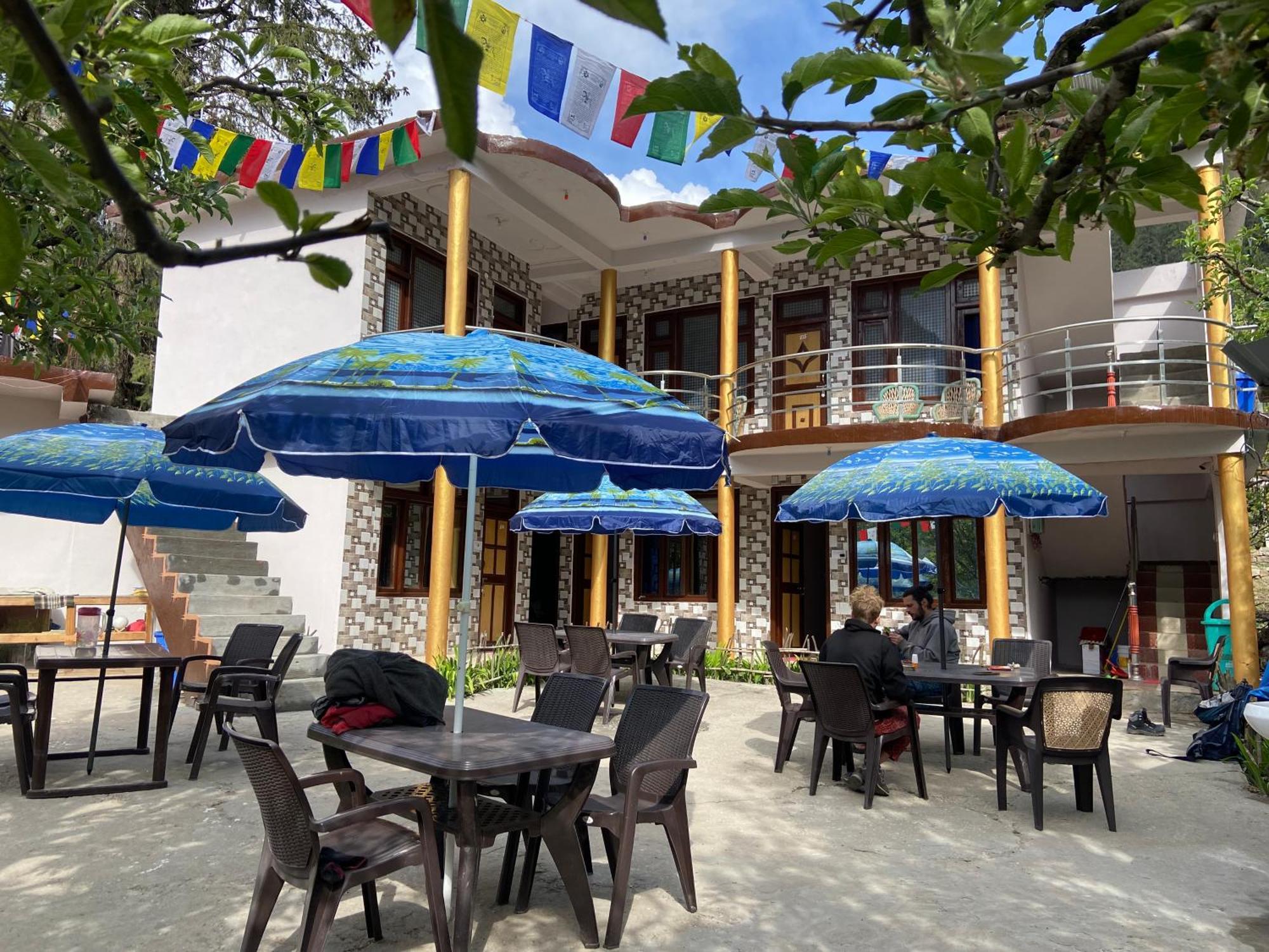Freedom Cafe Hotel Kalgha Buitenkant foto